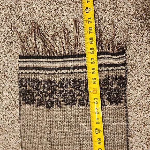 Scarf - Picture 5 of 9